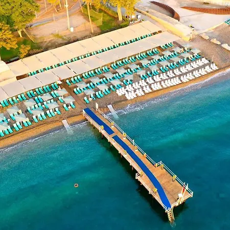 Üdülőközpont Crystal De Luxe & 5*